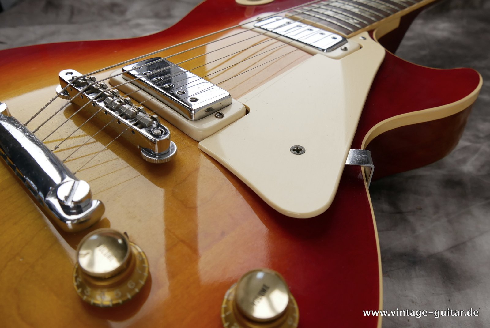 img/vintage/5118/Gibson-Les-Paul Deluxe-1973-cherry-sunburst-017.JPG